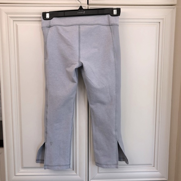 Ivivva by Lululemon yoga crops - Picture 5 of 10